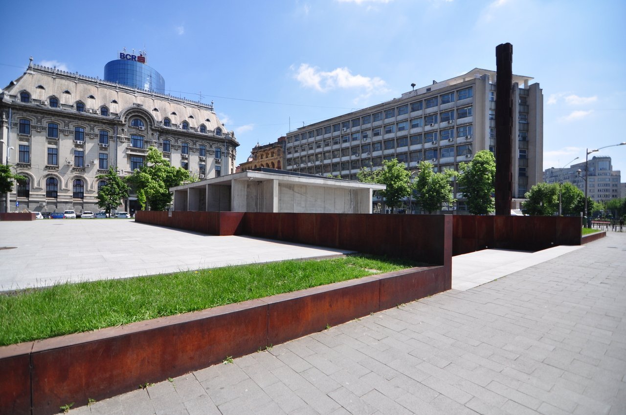 architecture-city-walkway-monument-downtown-plaza-420366-pxhere.com