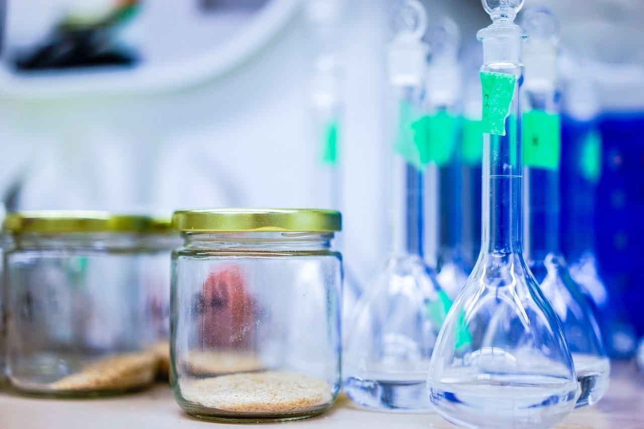 jar-beaker-lab-liquid-cup-bottle-1367341-pxhere.com